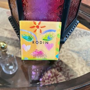 RODIN Olio Lusso Luxury Illuminating Powder